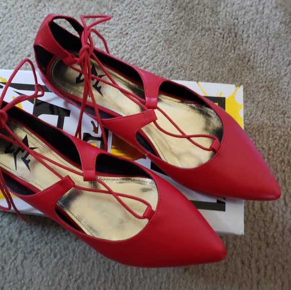 Flat "tie up" shoes - Picture 2 of 3